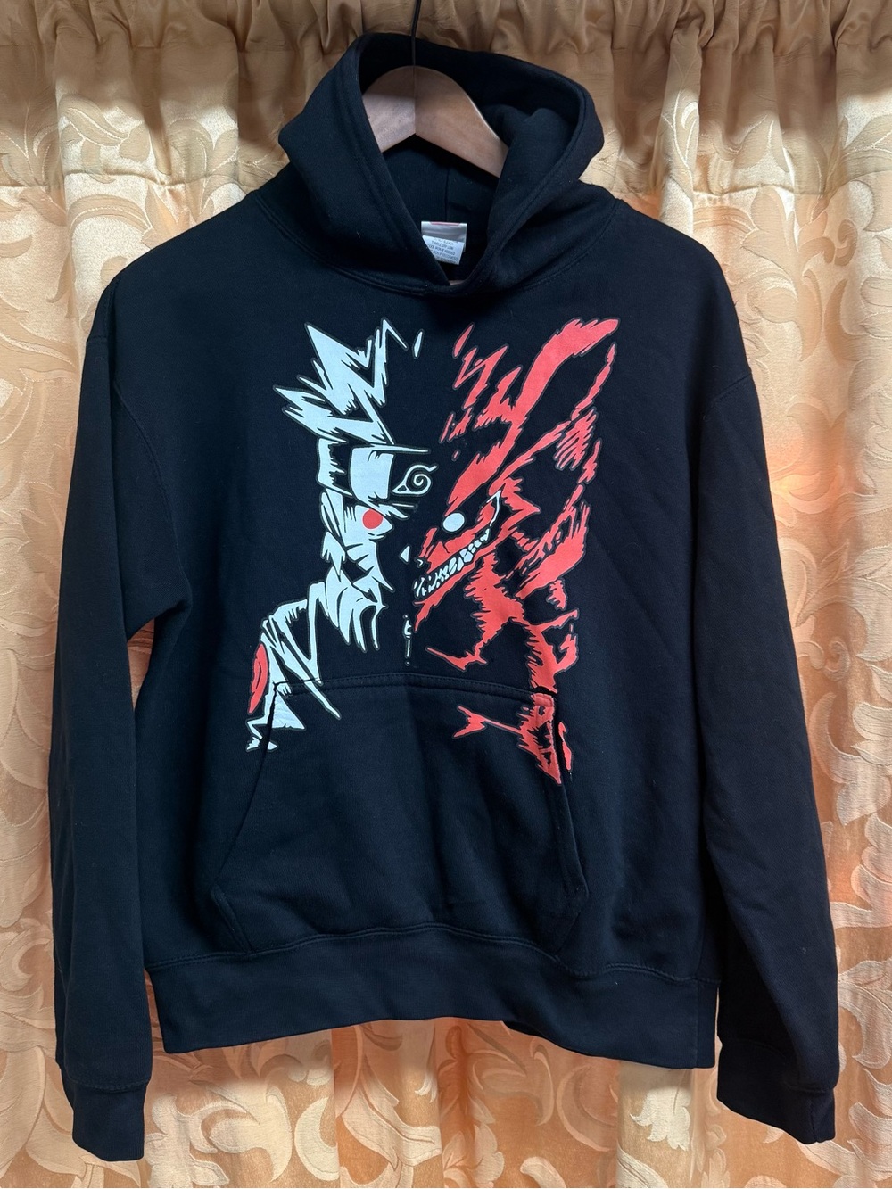 Black naruto/kurana graphic Pullover Hoodie size youth XL great condition